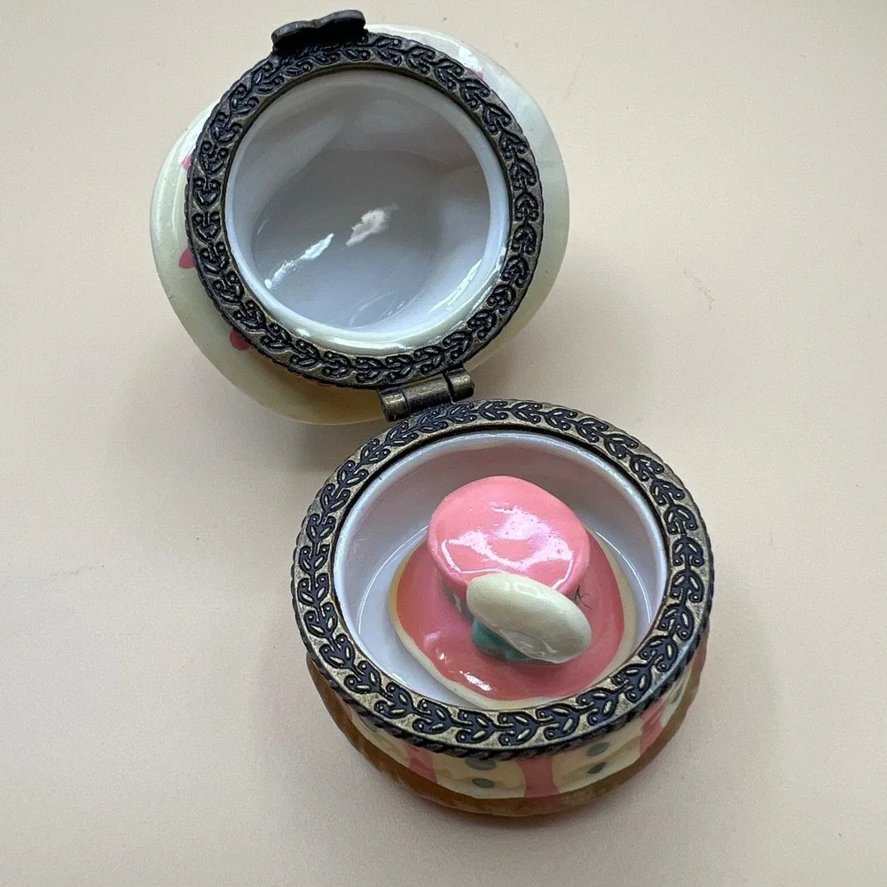 Vintage Ceramic Hinged Trinket Box Victorian Hat with Plume and Mini Hat Inside - Picture 2 of 5